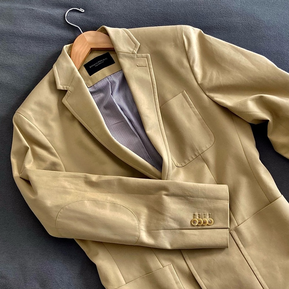 Tan Blazer: Banana Republic Tailored-Fit Twilll Blazer, Khaki 40R